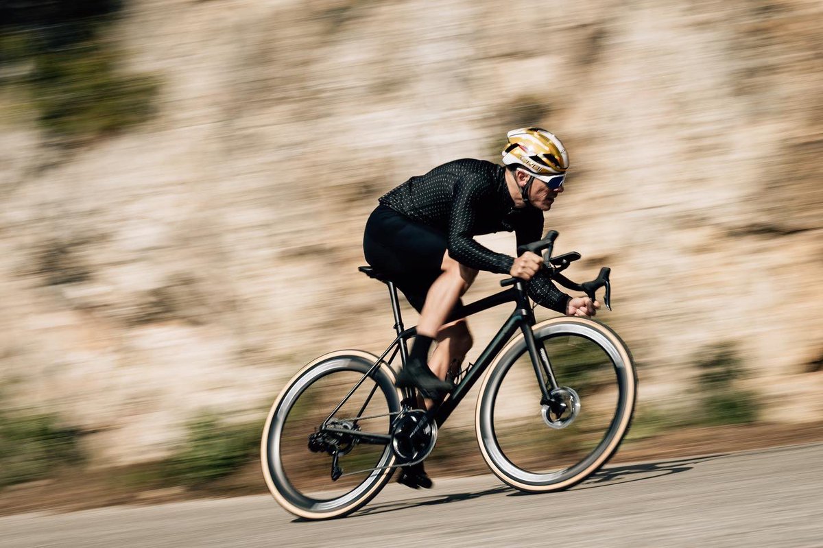 PhilippeGilbert's tweet image. Just love to use the best material of the 🌎! With @iamspecialized . My #aethos is less than 7kg with power meter on! And the match with #ekoi is great 👍. Have a nice weekend of cycling 🚴‍♂️! 📷 #Billy