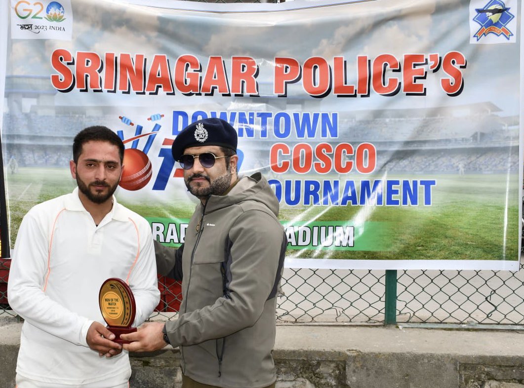 SrinagarPolice's tweet photo. Srinagar police organised a T-10 cricket tournament in downtown Srinagar. SSP Srinagar was chief Guest on inauguration today. This has participation of 16 teams from Srinagar. Uniforms, Cash prizes &amp; refreshment will be given to players. This is under Civic action of J&amp;K Police. https://t.co/i8X92TpjNb