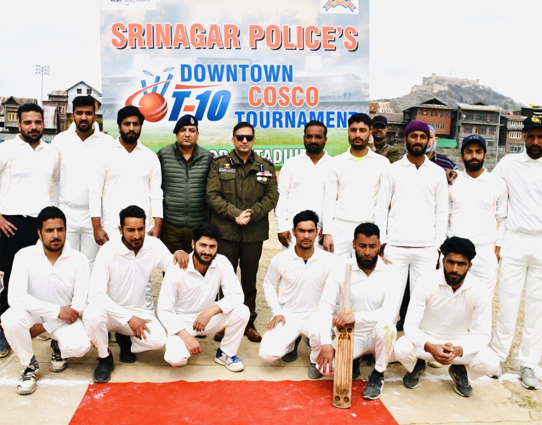 SrinagarPolice's tweet photo. Srinagar police organised a T-10 cricket tournament in downtown Srinagar. SSP Srinagar was chief Guest on inauguration today. This has participation of 16 teams from Srinagar. Uniforms, Cash prizes &amp; refreshment will be given to players. This is under Civic action of J&amp;K Police. https://t.co/i8X92TpjNb