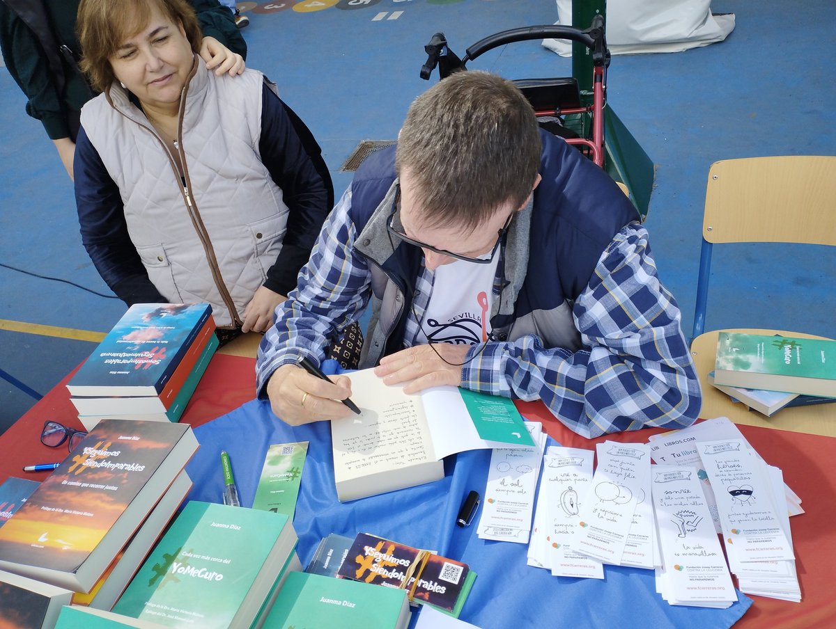 <a href="/juanmadiaz/">Juanma Diaz</a> firmando libros en el <a href="/EABE2023/">EABE23</a>. Gracias por lo que haces por todos #SomosImparables #SeguimosJuanma. ¡¡Hazte mecenas del 4⁰!!