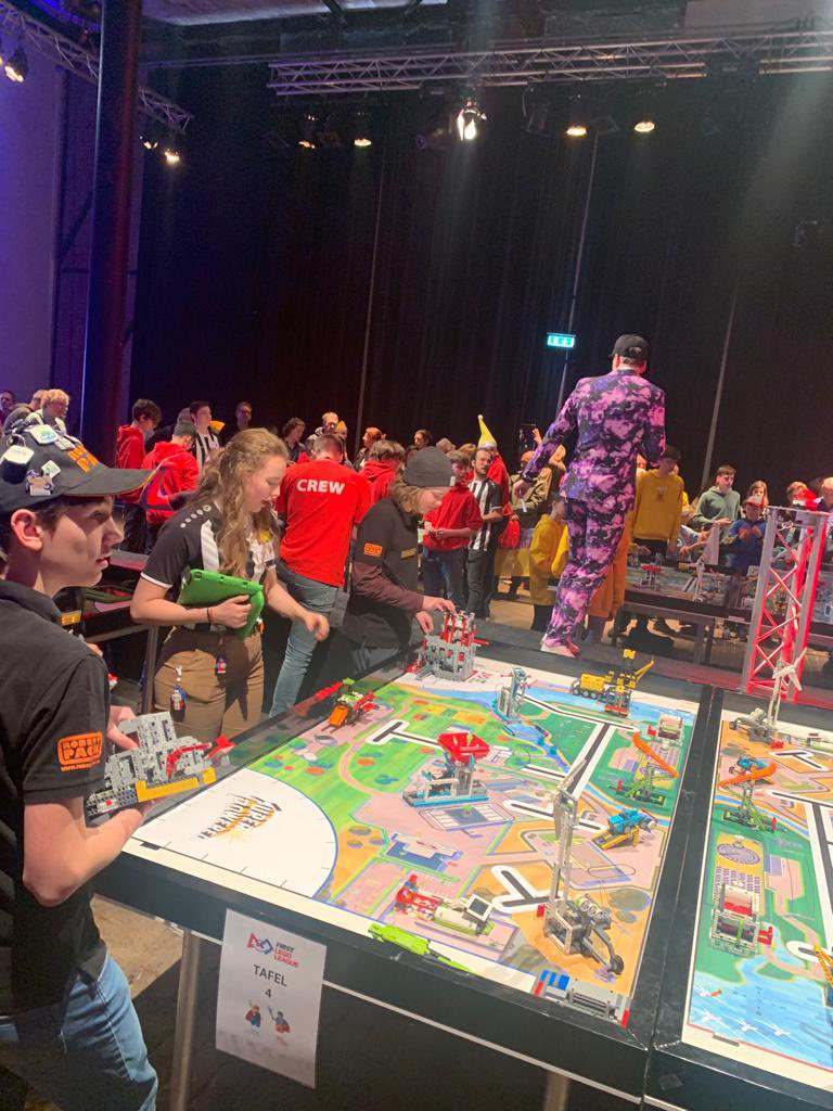 Onze eerste robotwedstrijd tijdens de landelijke finale van de FIRST LEGO League. #FLLNL #FIRSTLEGOLeagueNL #FIRSTLEGOLeague #SUPERPOWERED #robotica #delft #lijmencultuur