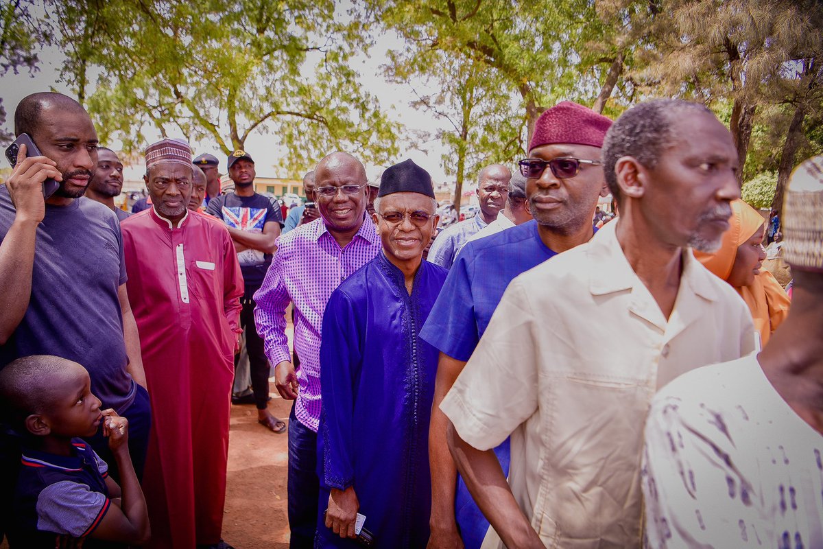 BashirElRufai's tweet photo. Container don land. https://t.co/jHqNTIeN9r