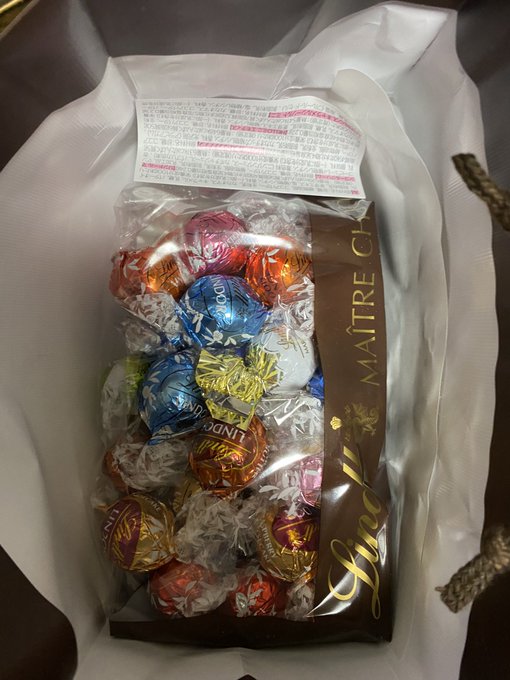 リンドール4000円くらい分買ってきたわ
自分用に 