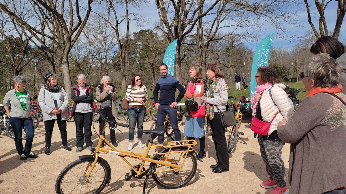 En direct de l'inauguration de notre nouvelle flotte de <a href="/JeanFourche1/">Jean Fourche</a> ! 10 nouveaux vélos pour répondre à une demande toujours plus importante de cours de vélo pour adultes...