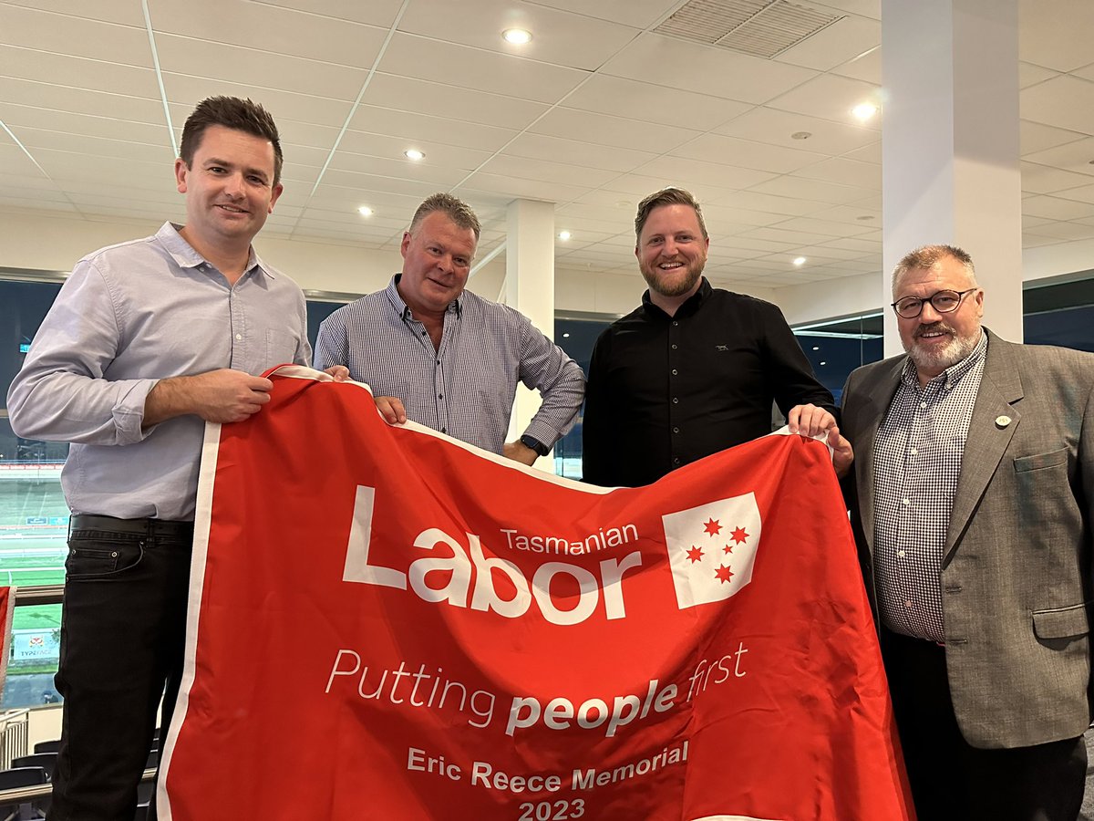 DeanWinterMP's tweet photo. The Eric Reece Memorial goes around in 15 minutes at Elwick. @TasmanianLabor is proud to sponsor the race named after one of our greatest. Thanks to @devereu1 for having @craig_farrell, @LukeEdmundsMLC and myself out. #tasracing https://t.co/MzUFqIvdLx