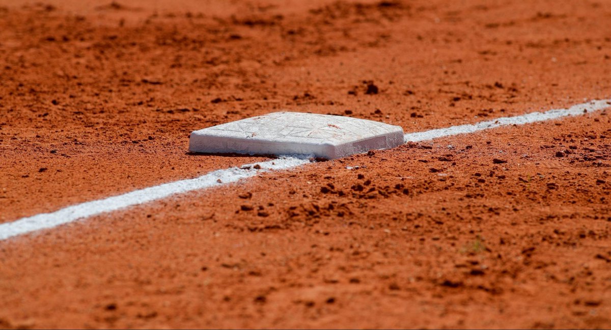 The Comeback on Twitter "Midmajor stuns Top 10ranked softball team