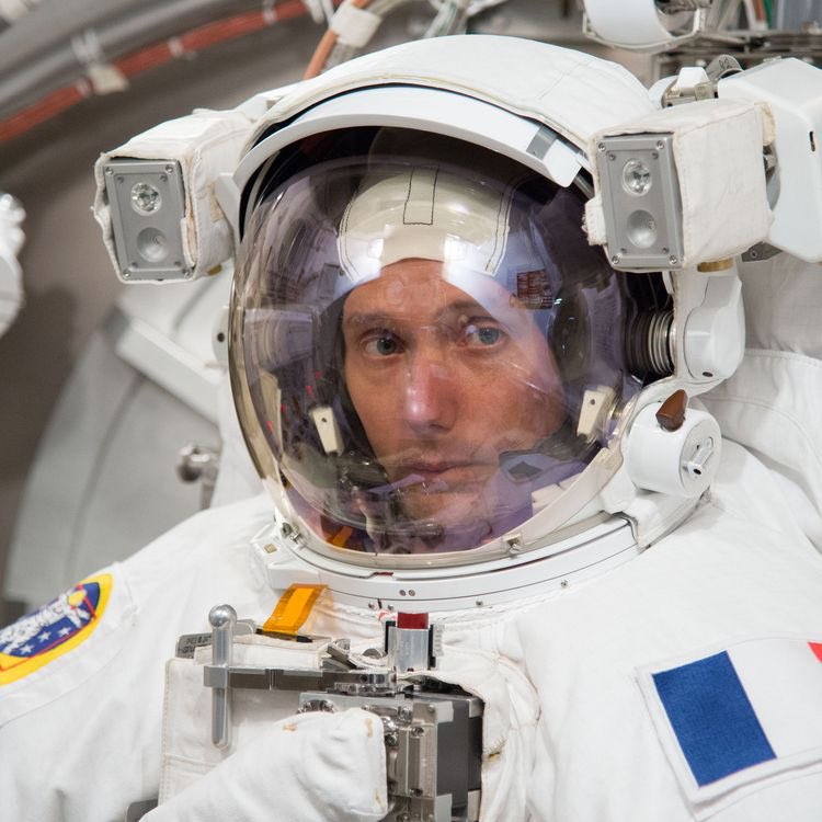 ClaverieMalia's tweet image. Je dis pas que c’est la même personne je dis juste qu’on les a jamais vu au même endroit au même moment #LOL3 #LOLQuiRitSort3 #LOLQuiRitSort @pierreniney