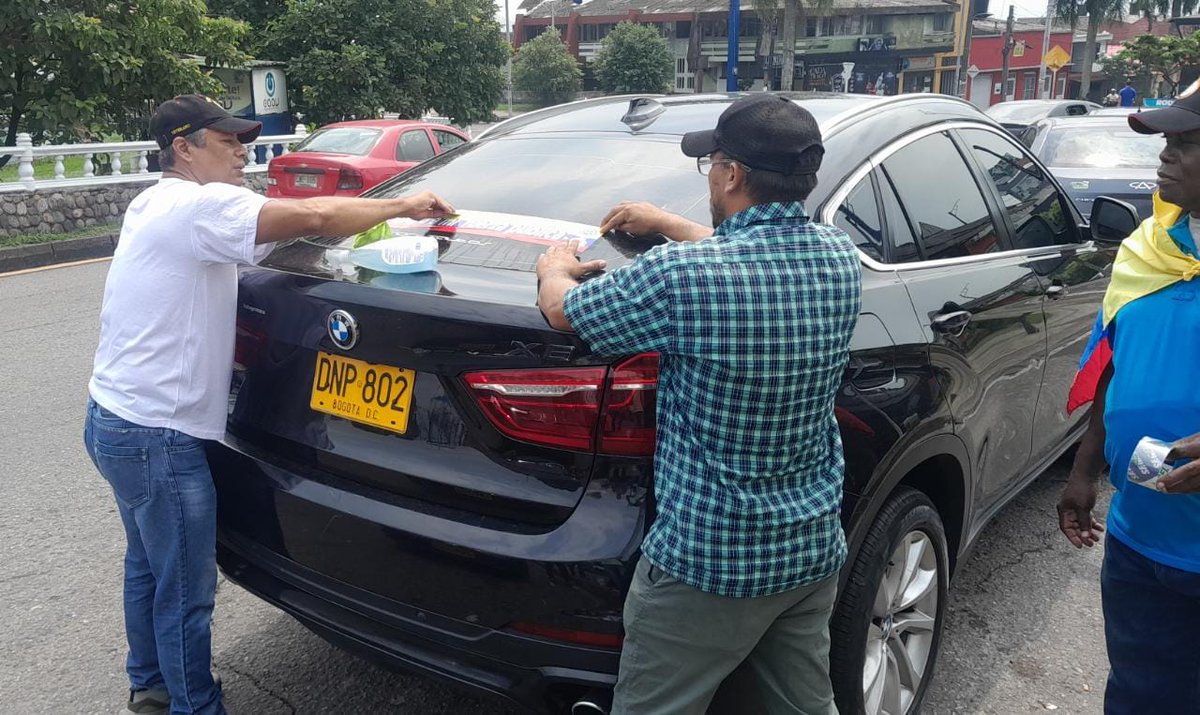 Villavicencio Ama a su Fuerza Pública. No  queremos bandidos ni vendidos