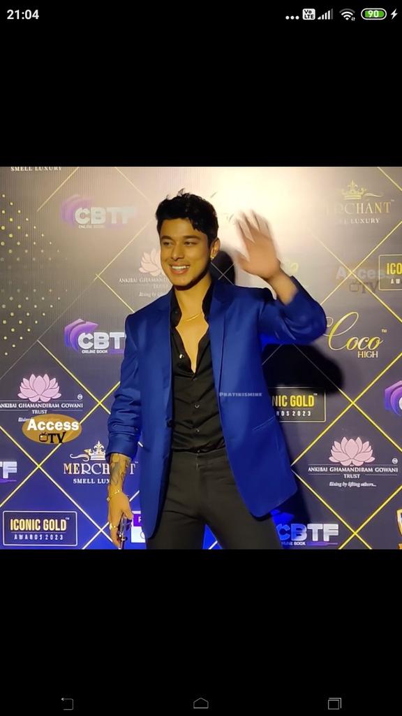 So proud Pratik Bhai You are just Slaying   #Iconicawards With your looks king @realsehajpal 👑♥️🖖

 #PratikSehajpal