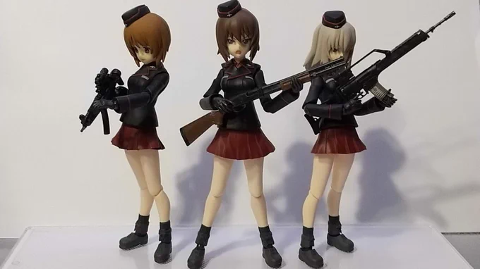 #見た人もなにか無言で3人組をあげる 