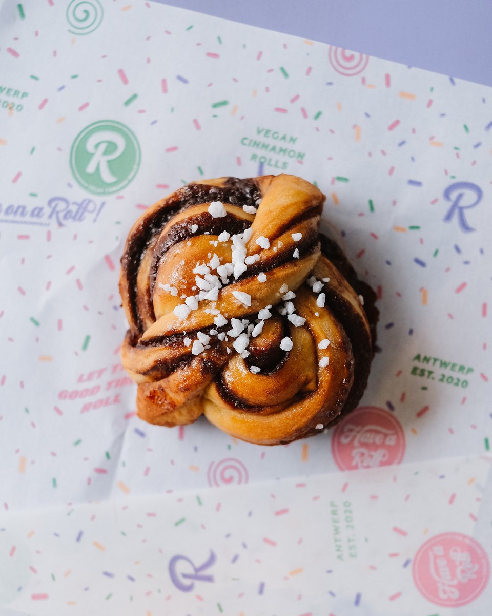 Have a roll in Antwerpen. Deze overheerlijke cinnamon rolls zijn ontstaan vanuit een tienerliefde voor bakken. Enkelen jaren later is deze liefde herboren vanuit ondernemerschap, veel reizen en het gemis van goede cinnamon rolls in België. 🇧🇪♥️