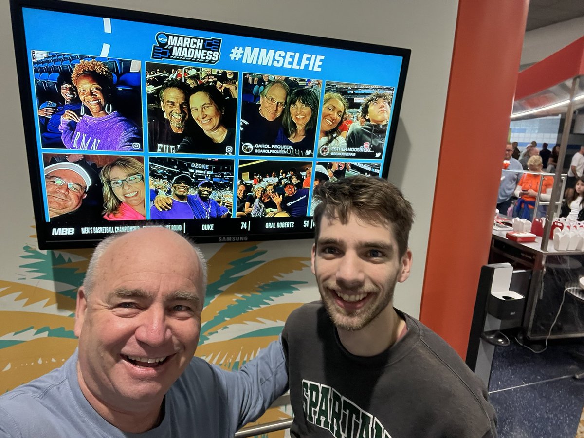 Trying for the Jumbotron in Orlando #mmselfie #MarchMadness