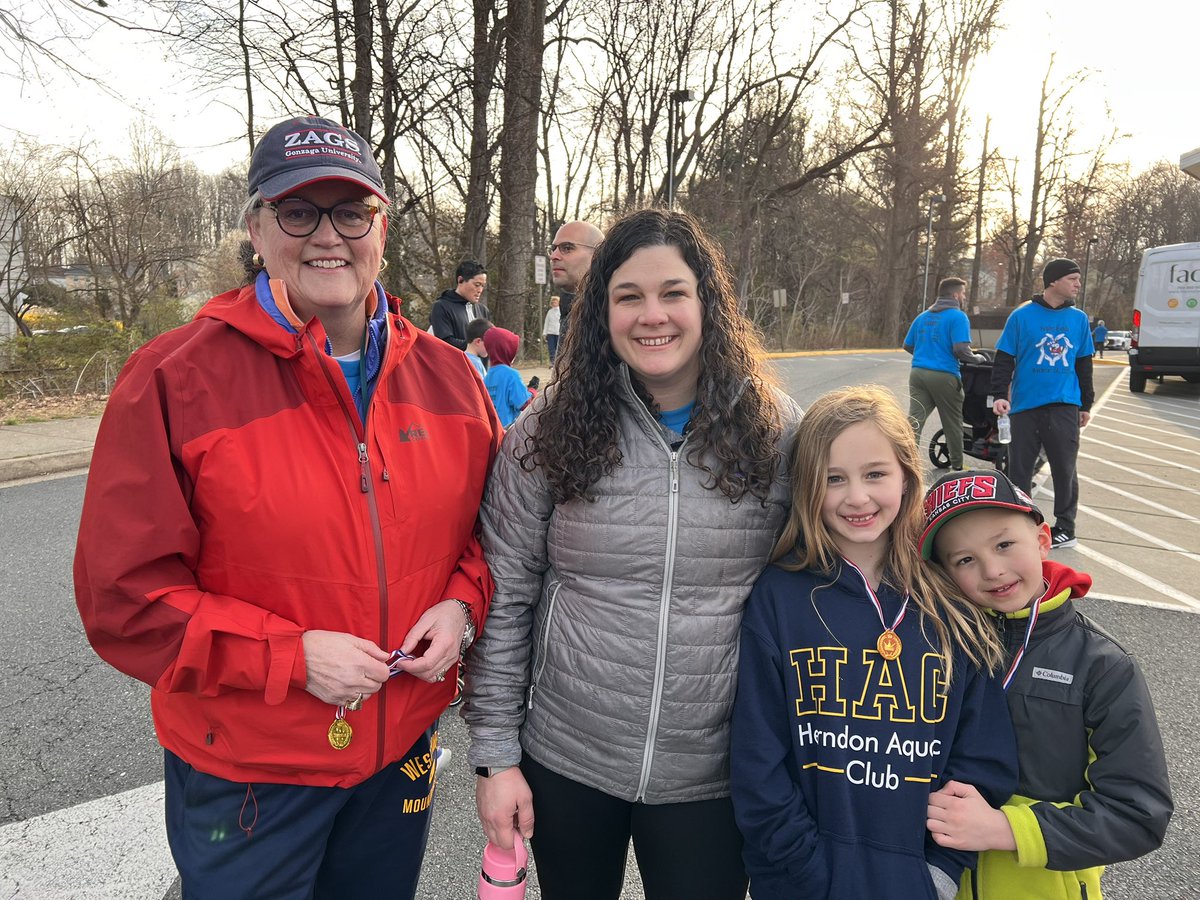 Fun morning <a href="/WestbriarES/">Westbriar ES</a> 5K. With the support from <a href="/KidsGiveBackVA/">Kids Give Back</a> we made packs for homeless and <a href="/FACETSCares/">FACETS</a>. Dr. Reid even joined us for the festivities!