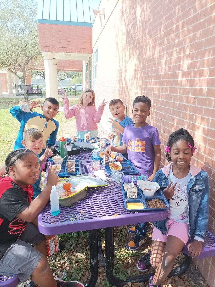 Mrs. Ermis tweet media