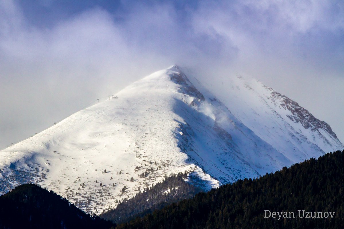 Mountain in the Sky, Pirin Mountain, Bulgaria
#mountain #snow #peak #naturе #mountains #winter  #naturephotography #scenery #natureshots #naturepolis #natureseekers #pirin #pirinmountain #pirinmountains #pirinnationalpark #bulgaria #bulgariatourism #bulgarianaturetravel