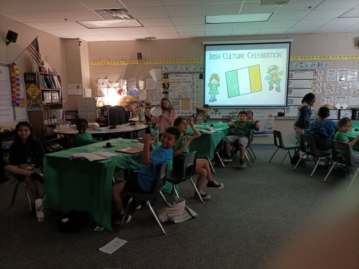 Mrs. Ermis tweet media