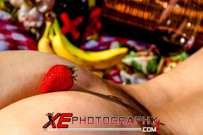The only type of picnic I need. https://t.co/ERZTo80J7N<a href="/tag/videos"class="tags"><span>#videos</span></a><a href="/tag/ahegaowaifu"class="tags"><span>#ahegaowaifu</span></a>