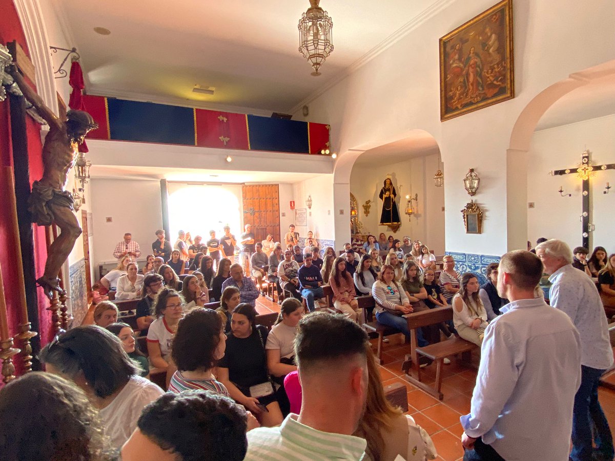 MonteCalvario's tweet photo. 📸 Hoy ha tenido lugar en nuestra Ermita la entrega de papeletas de sitio y jornada de convivencia con los participantes de la Estación de Penitencia. #CofradíasMLG https://t.co/TvTTwK960q