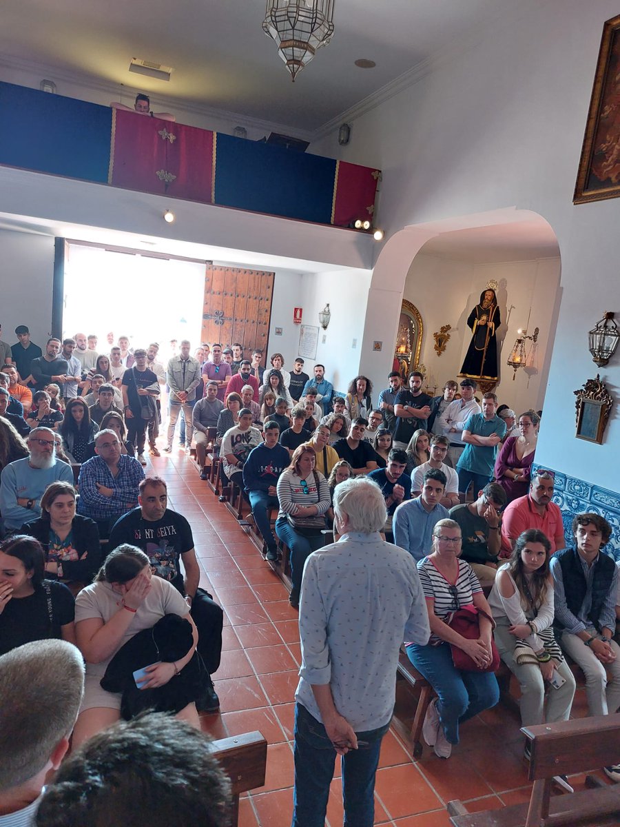 MonteCalvario's tweet photo. 📸 Hoy ha tenido lugar en nuestra Ermita la entrega de papeletas de sitio y jornada de convivencia con los participantes de la Estación de Penitencia. #CofradíasMLG https://t.co/TvTTwK960q