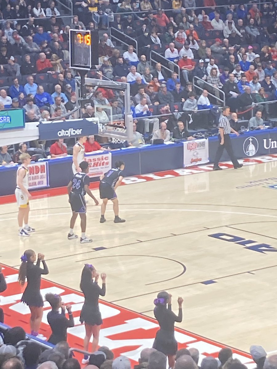 CoachJsmith52's tweet photo. Great high school game at the Ohio Semis Africentric and Ottawa Glandorf https://t.co/4gqE2EUNGj