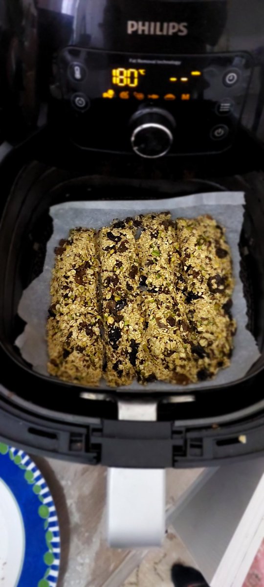 Evde ki yulaflarla granola bar yaptım. Sağlıklı atıştırmalık 

Healty sneakers