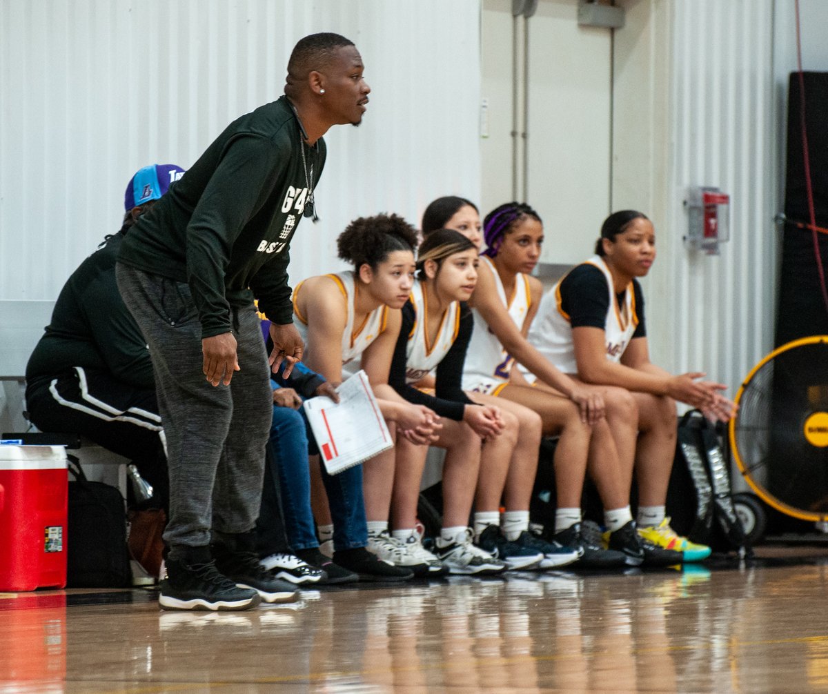 135+ teams.
12 divisions.
1 ʙᴀᴛᴛʟᴇ ᴀᴛ ᴛʜᴇ ʜɪᴠᴇ.

#BattleAtTheHive | 2023 🏀