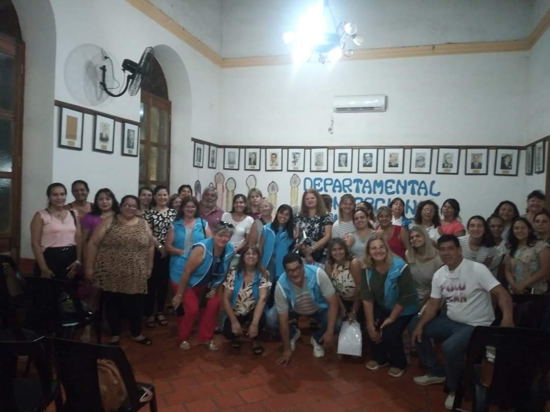 udpm_misiones's tweet photo. En la Casa de la Cultura de Concepcion de la Sierra, se realizó la reunión con Delegados Escolares  y Departamentales y Miembros de CD.
Tras dejar el saludo del Sec @grillo141 los miembros de CD explicaron el alcance de las actas paritarias Provincial y Nacional, titularización. https://t.co/InGrQjDgpZ