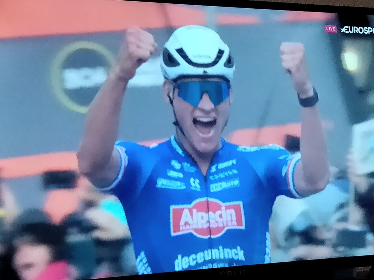 PereJP16's tweet photo. Se adelanta el día del padre. 
Mi padre. #MVDP #Milansanremo https://t.co/kFheyQD8lK