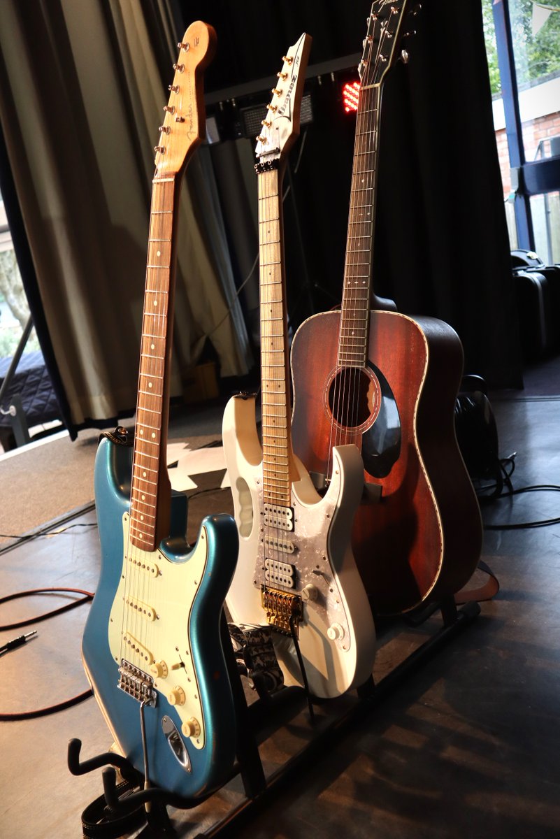 ArnoldLodgeNews's tweet photo. Congratulations to our Year 12 BTEC musicians for putting on an ace live exam performance at lunchtime on Thursday. A great showcase of musicianship and talent (and a very welcome soundtrack for lunch too!) 🎸🥁🎶 #ALSMusic https://t.co/tqkGwYMi4a