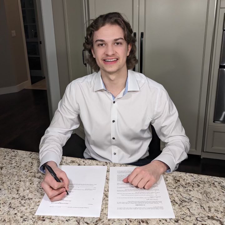 ✍️ Welcome to #TexasHockey, Chase! We have signed Chase Wheatcroft to a three-year, entry-level contract. MORE: nhl.com/stars/news/sta…