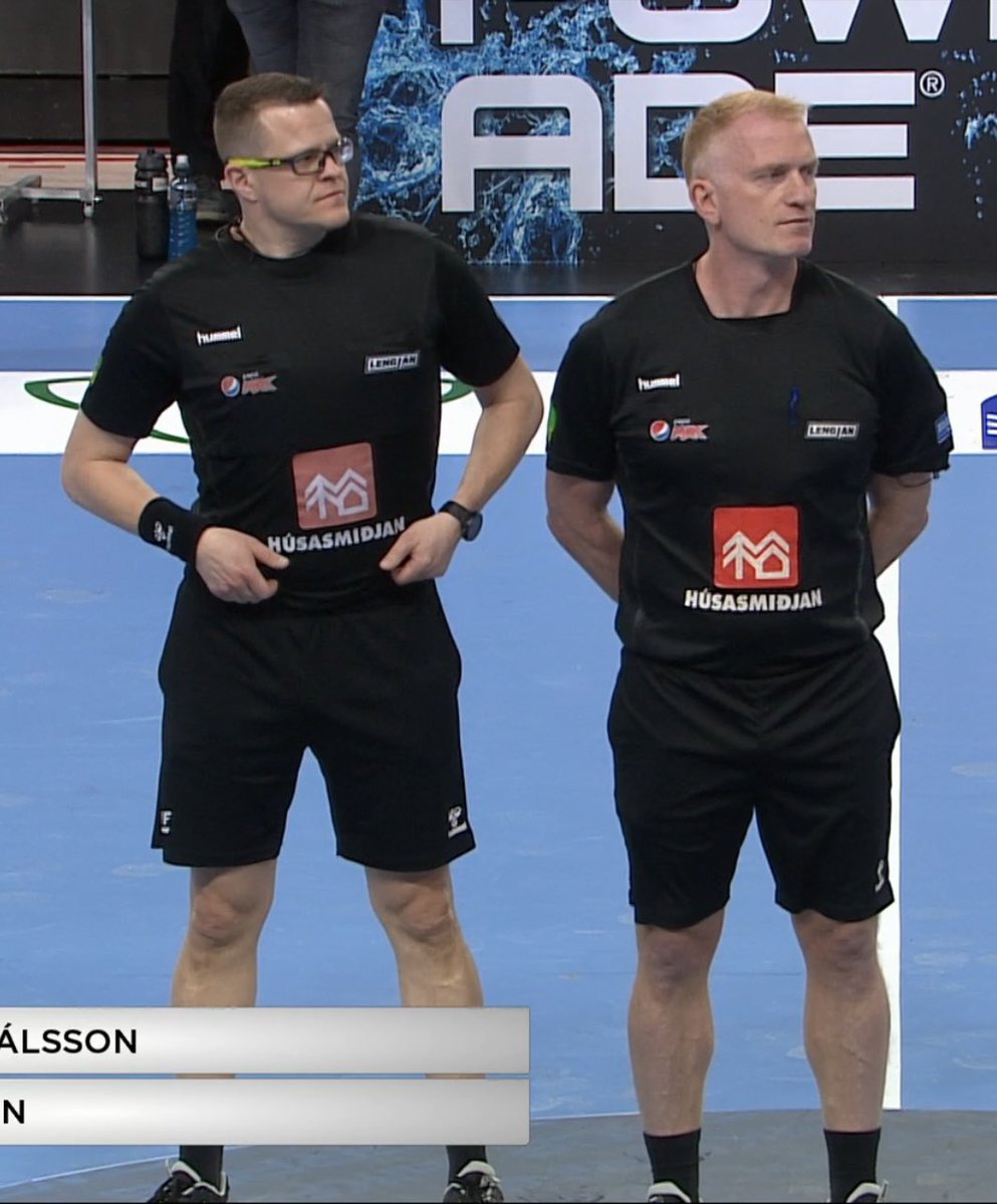 imedferd's tweet photo. Sýnist Anton þurfa að sýna Jónasi hvernig á að þvo vinnugallann🤦‍♂️ #handbolti https://t.co/bNiTwFBbeS