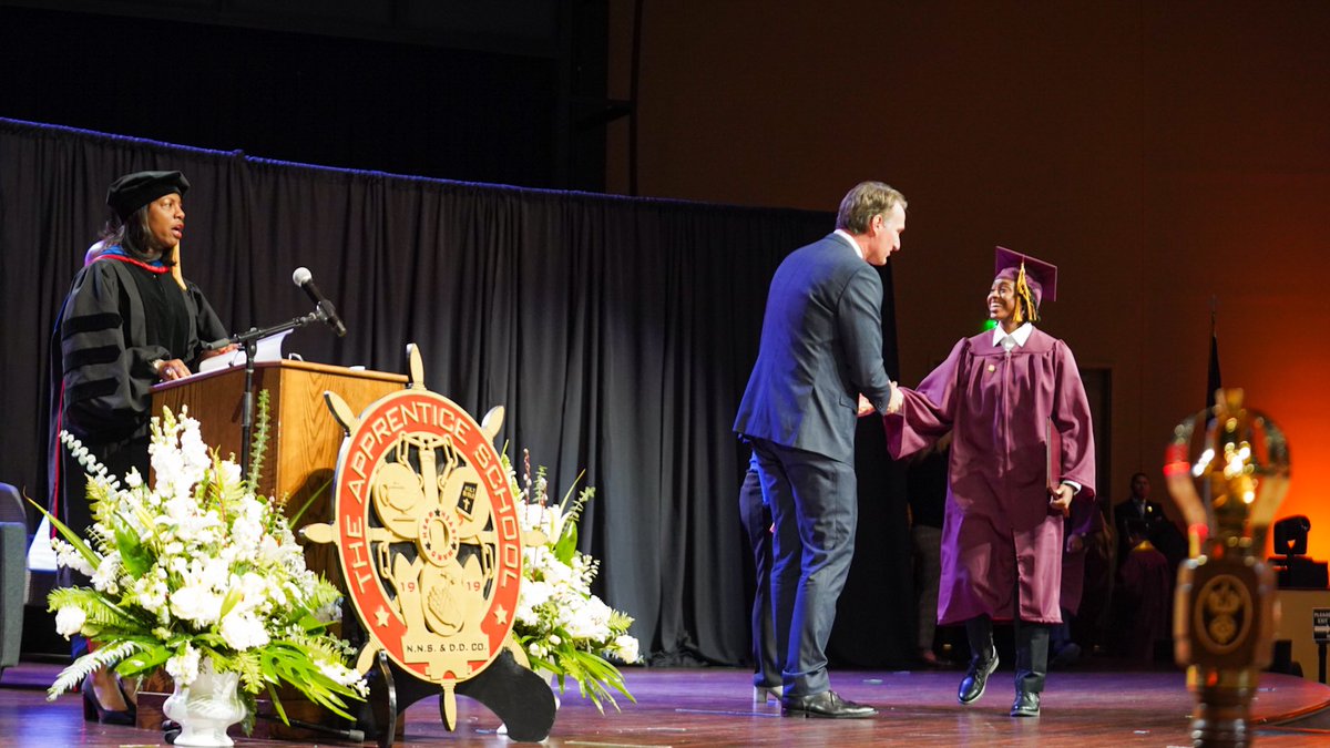 GovernorVA74's tweet photo. Congratulations to the 200 elite graduates of our nation’s preeminent shipbuilding apprenticeship program in Newport News. Your skill and dedication make you the pride of Virginia, the power of Virginia, the future of Virginia and above all, protectors of our precious freedom. https://t.co/Ry8CTL55nN