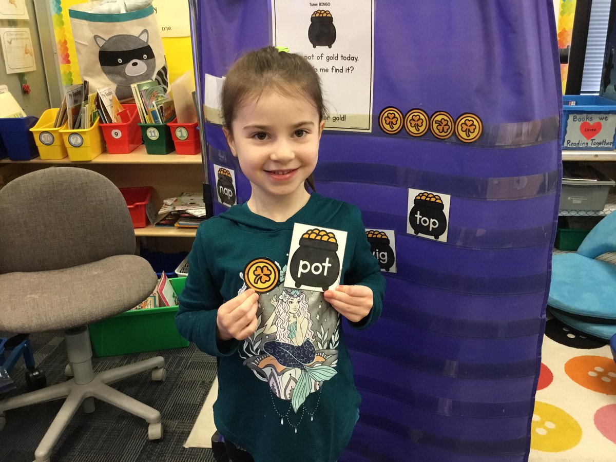 MrsDeAngelisRH's tweet photo. That was Happy Saint Patrick’s Day! lol @RobertHunterES @FlemRarSchools https://t.co/ssQGQHWIjf