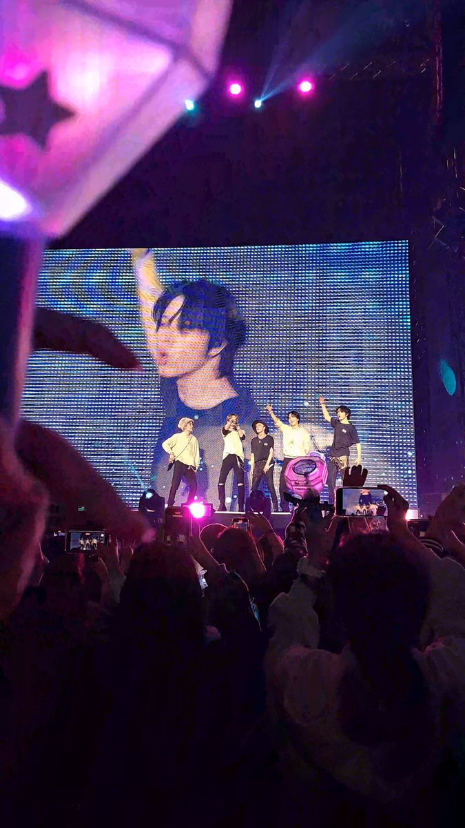 eksmosi's tweet photo. Asik bgt bangh tongkorongannya boleh join tdk

#DOYOUNG #YOSHI #asahi #JAEHYUK #JUNGHWAN #台北欢迎TREASURE #HELLO_TAIPEI #TREASURE_HELLO_IN_taipei #TREASURE_HELLO_ASIA_TOUR #TREASURE @treasuremembers https://t.co/8s3uCLjrNu