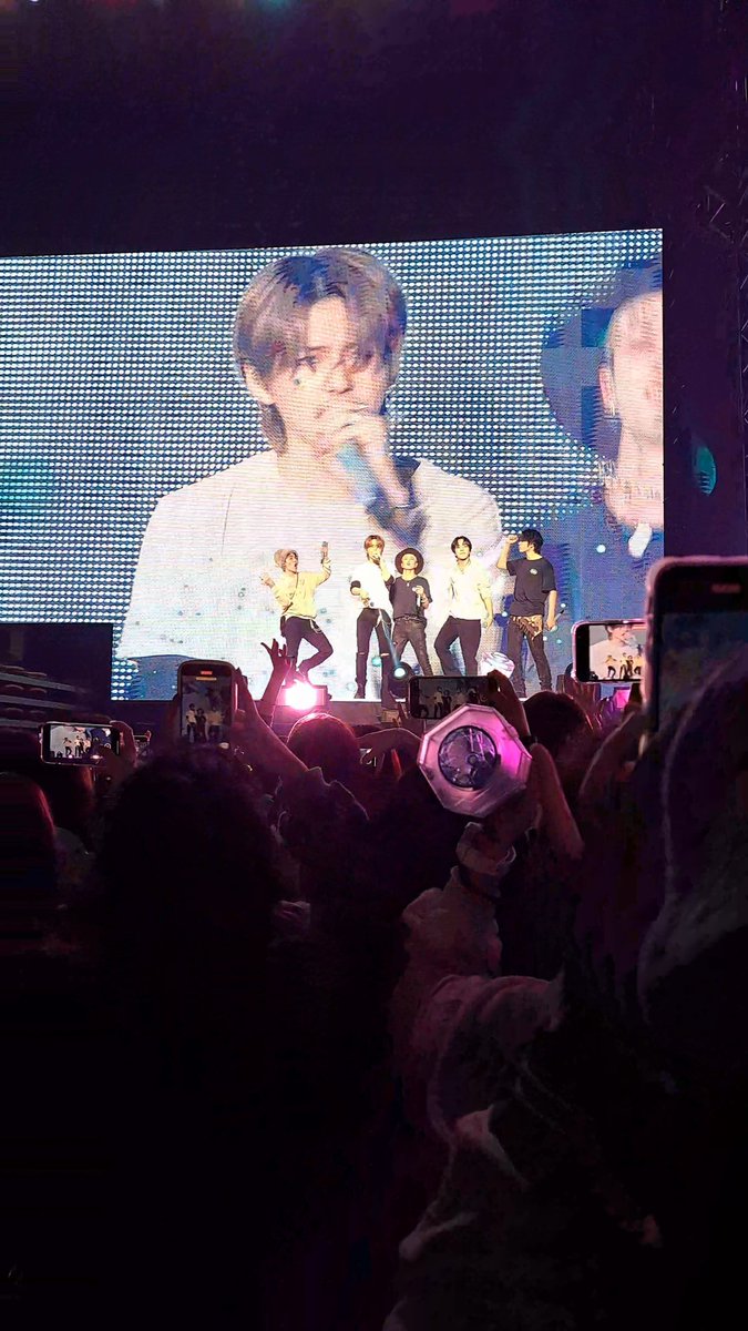 eksmosi's tweet photo. Asik bgt bangh tongkorongannya boleh join tdk

#DOYOUNG #YOSHI #asahi #JAEHYUK #JUNGHWAN #台北欢迎TREASURE #HELLO_TAIPEI #TREASURE_HELLO_IN_taipei #TREASURE_HELLO_ASIA_TOUR #TREASURE @treasuremembers https://t.co/8s3uCLjrNu