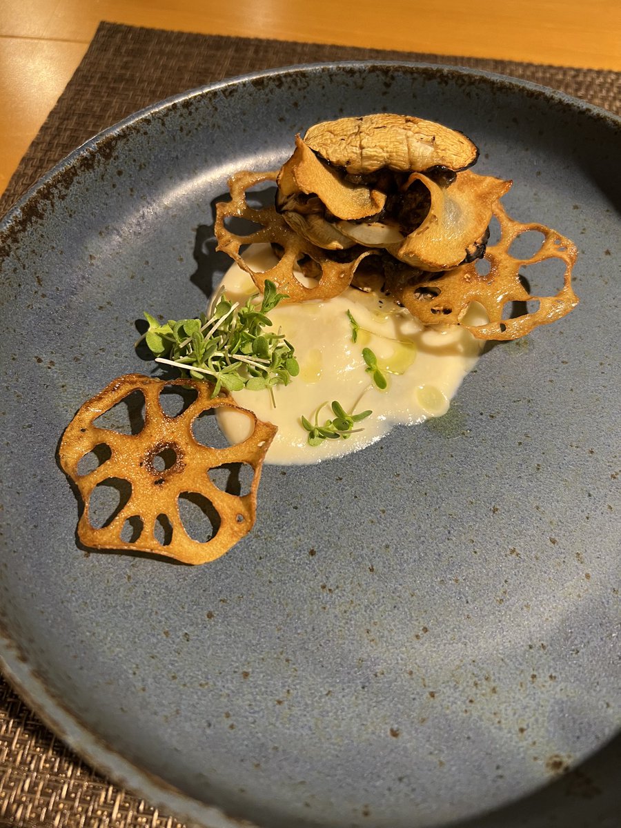 kingneeraj's tweet photo. マッシュルームってすごいバリエーションあるねー! めっちゃ美味しかったけど、かなり高め💦
まさかのYouTubeバズりのお祝いもしてくれた!!
嬉しかったー!!!
#mushroom
#coursemeal https://t.co/aKZkAB267z