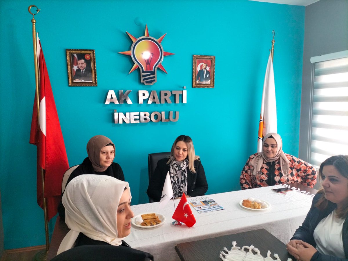 serap_ekmekci's tweet photo. Kurtuluş Savaşımızın anıtlaşan kahraman ilçesi, İstiklal Yolu'nun başlangıcı, Karadeniz'in incisi İnebolu..
Belediye Başkanımız Mustafa Huner Özay, değerli eşi Dilek Özay ve Kadın Kolları üyelerimizle bir araya geldik, görüş alışverişinde bulunduk. 
@AKKADINGM 
@inebolubelediye https://t.co/se6VqbQVcD