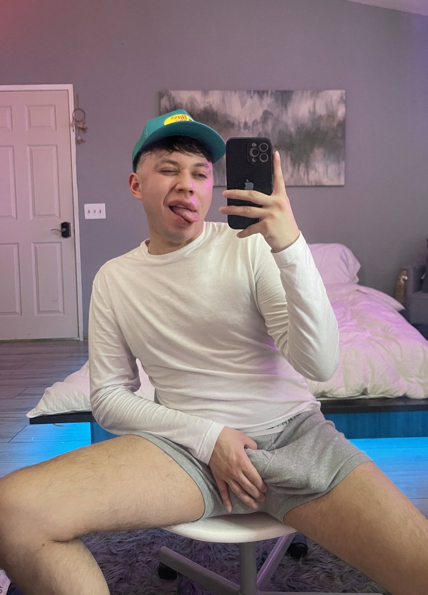 wbuaaronn's tweet photo. can you take it? 😈 https://t.co/9vrVnndMFJ