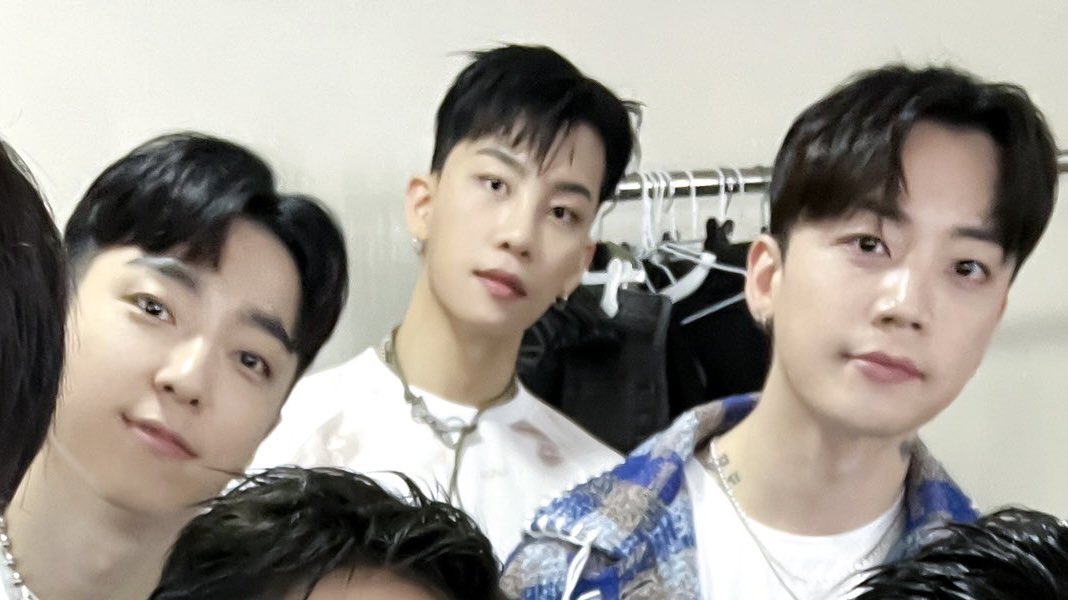 각도 똑같은 거 왜케 웃기지