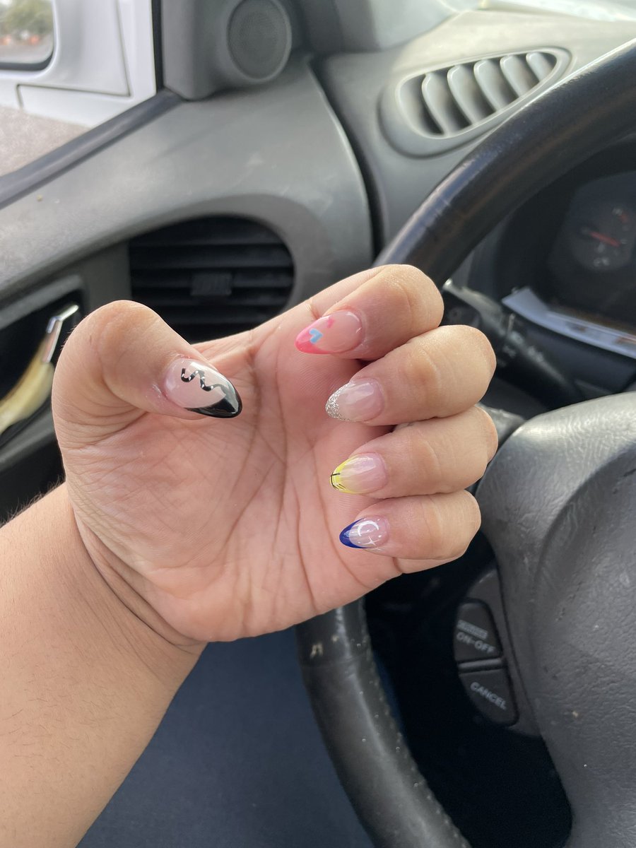 corneliastreet1's tweet photo. My nails for the occasion took my nail tech like two hours but he did so good (,: https://t.co/s8jdieFYFs
