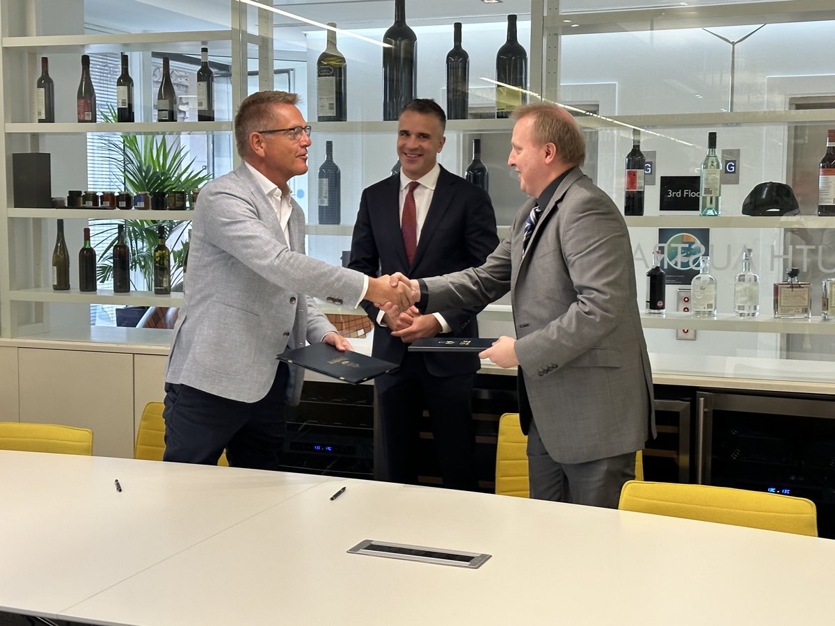colinstirling's tweet photo. Delighted to join @PMalinauskasMP and Prof. Clint Sharrad in #London to announce 
@Flinders “University AUKUS” deal with @OfficialUoM @DaltonNuclear and @UniversityRI, two of the world’s leaders in #nuclear engineering, bringing the world’s best skills to South Australia. https://t.co/6nM4WbCdJo