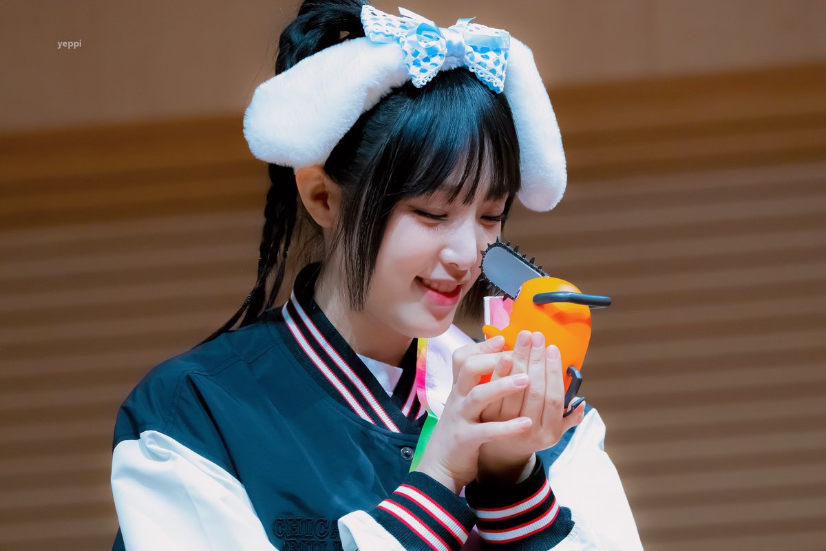 230317 에버라인 팬사인회 

#최예나 #예나 #YENA #イェナ