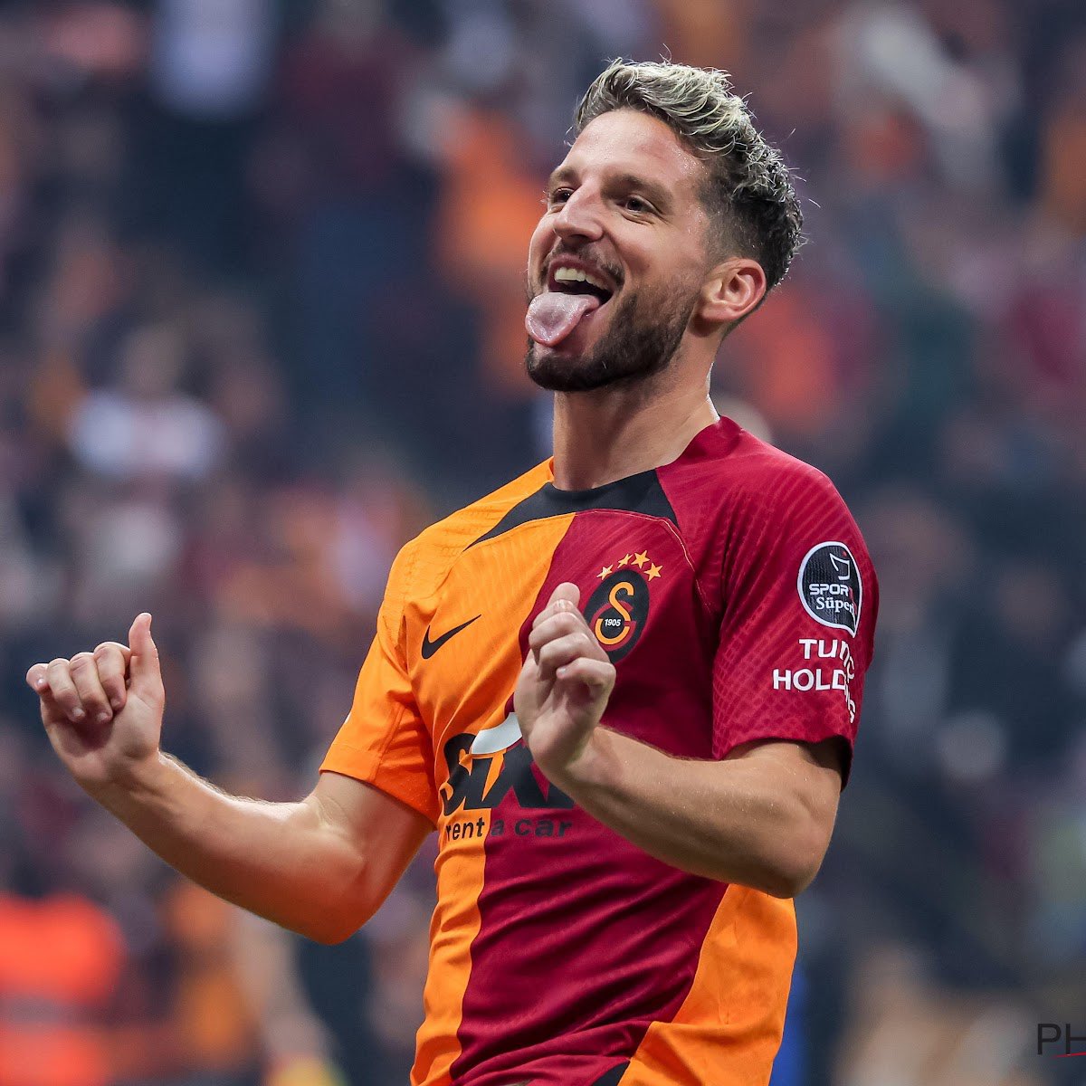 5 aydır Galatasaray’ın puan kaybetmesini dört gözle bekleyen adamları sevindirdik, şampiyonluk kutlar gibi sevinmelerini normal karşılamak gerek :d