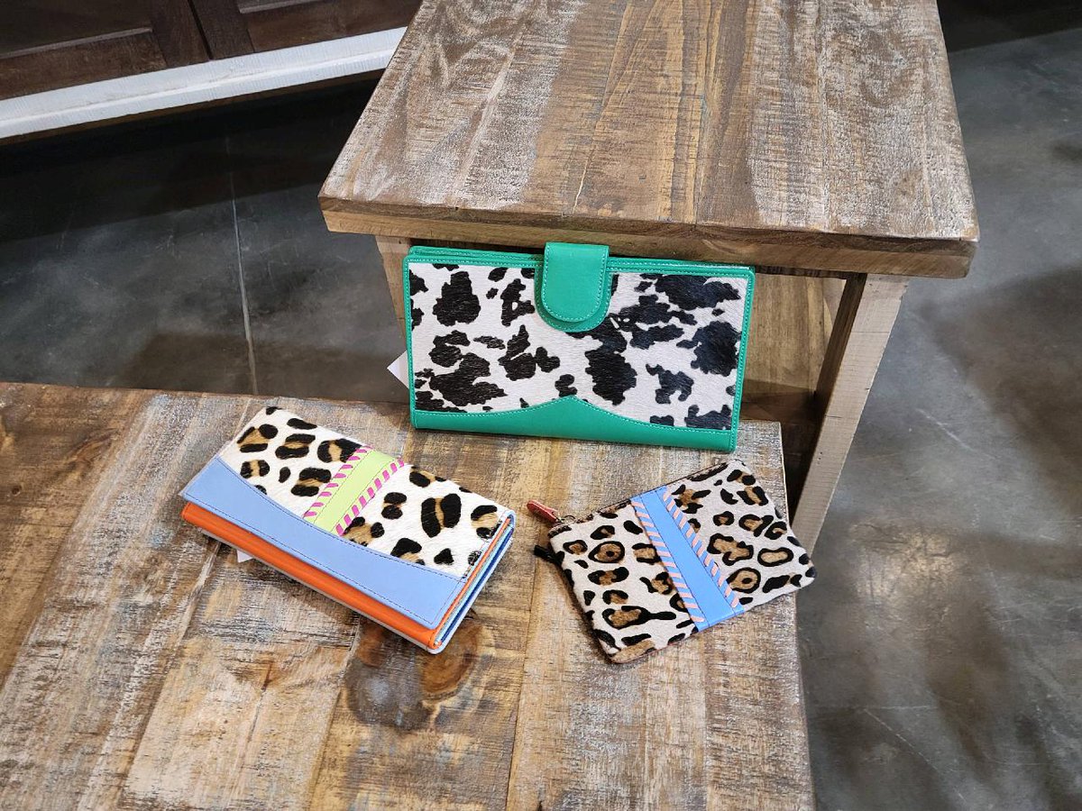 rusticbarninc's tweet photo. OMG, these are so adorable! I bet you think so too! We have just the right size for you! Large - $52; Medium- $54; and small $26! Drop by Thur-Sat 10 to 5 at The Rustic Barn located in Dothan, AL. #mywalletisthebest #therusticbarn #lovemystyle https://t.co/NW6X8sKSXj