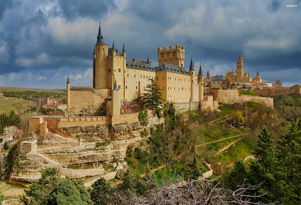 #そこら辺の素人がスマホで撮ってもこうなるスペインシリーズ(足元が大丈夫な場所なら)、
#セゴビア の #アルカサル(ディ〇ニーが白雪姫の城のモデルにした)。