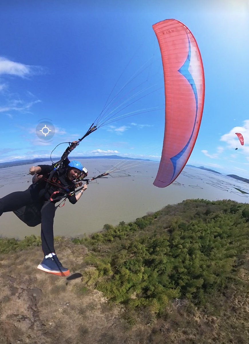 roquecotingg's tweet photo. That’s why I want to fly😅❤️❤️ #paragliding https://t.co/qYg4rGfATo