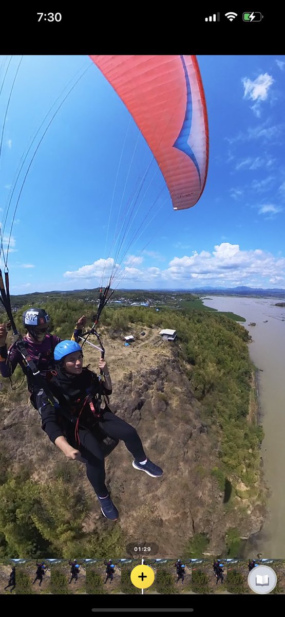 roquecotingg's tweet photo. That’s why I want to fly😅❤️❤️ #paragliding https://t.co/qYg4rGfATo