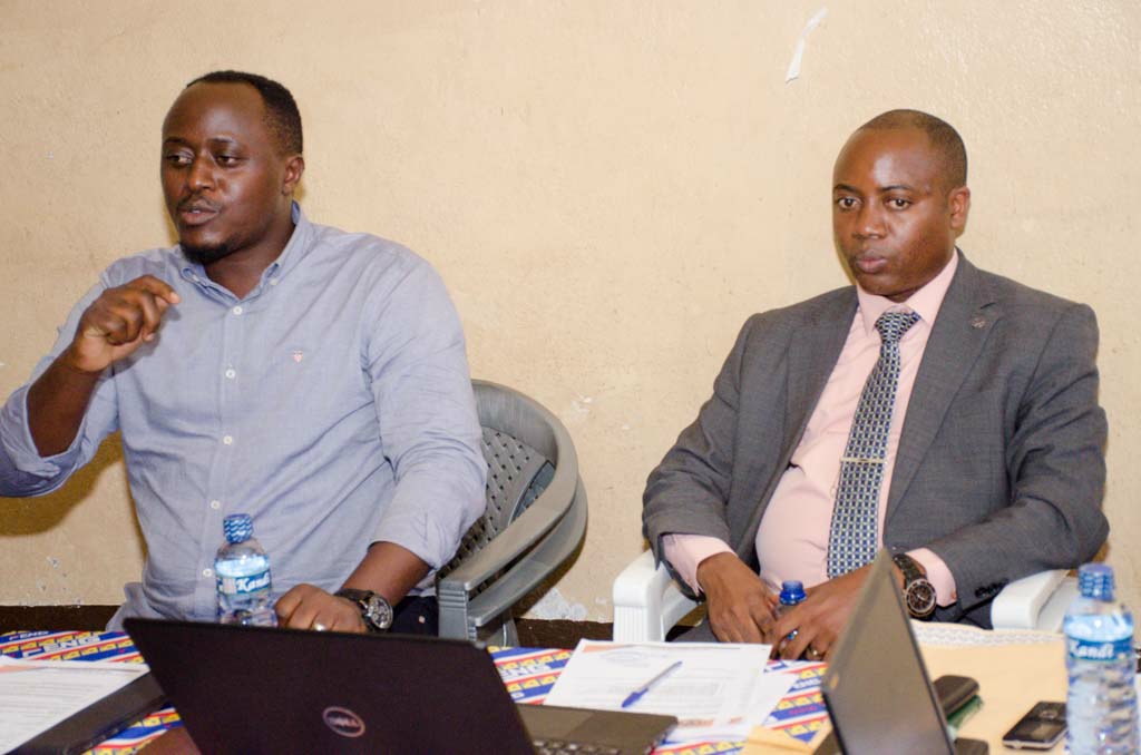 AgasekeTv's tweet photo. #Burundi En marge du lancement officiel de la campagne café 2023-2024,la société #Union_Abahizi filière transparente a organisé,ce 17 mars 2023 en @MairieBuja, une réunion extraordinaire à l'intention des responsables des coopératives caféicoles partenaires de ladite société. https://t.co/NW8J11qUib