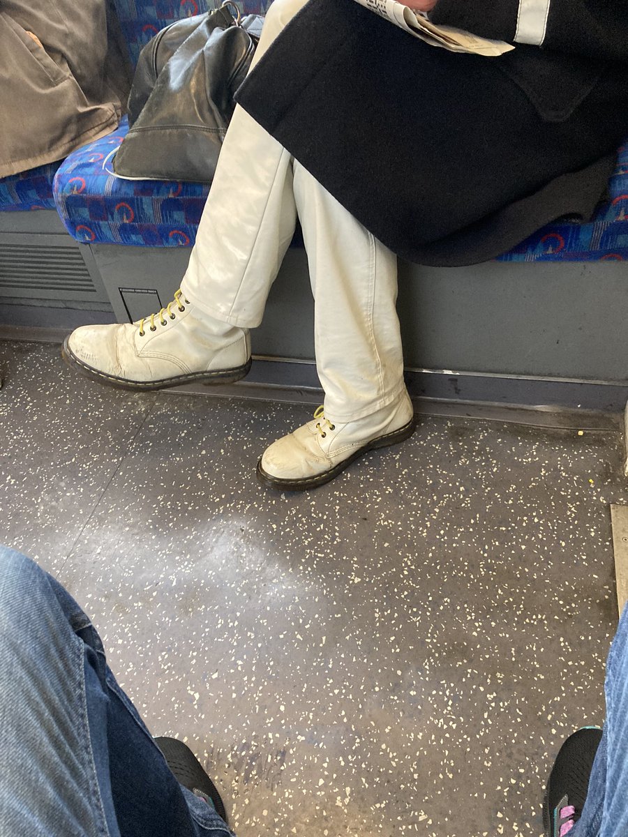 Wet white leather strides <a href="/bobtaz75/">Jimb⭕'s 🏴󠁧󠁢󠁥󠁮󠁧󠁿 🥶</a> #orientfashion