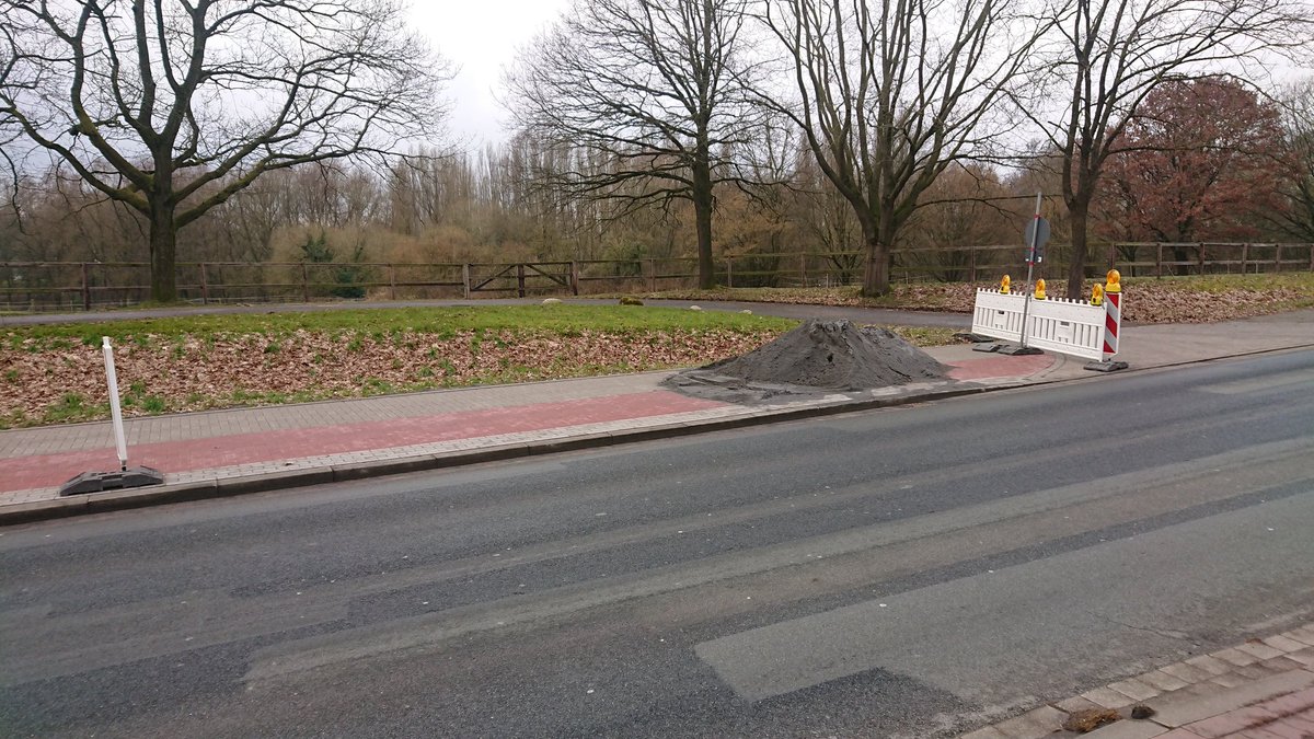 UrbanAchso's tweet photo. @Cycle4ChangeOS @StadtOsnabrueck
@ADFC_OS
Unser #Cycle4ChangeOS - Scout ich (😁) sagt: da tut sich was.
Haneschstraße, Ecke Verther Landstraße.
Sieht schon ganz gut aus 👍 https://t.co/NnvHekyhf2